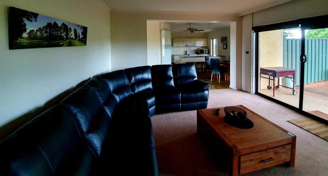 Shepparton Golf Motel Экстерьер фото