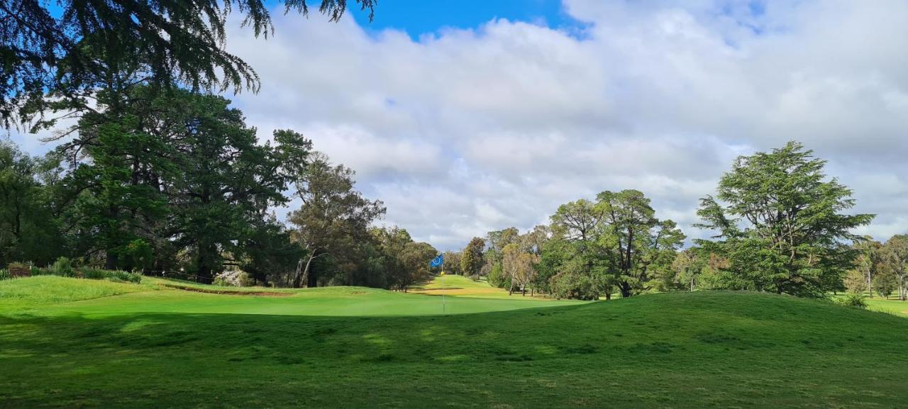 Shepparton Golf Motel Экстерьер фото